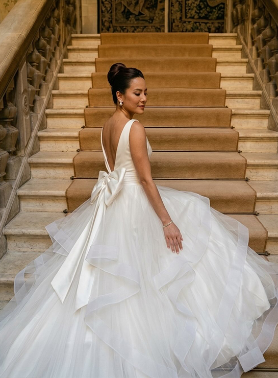 Vestido de noiva com laço e saia em tule, alta-costura Maison Vol Fioravantte